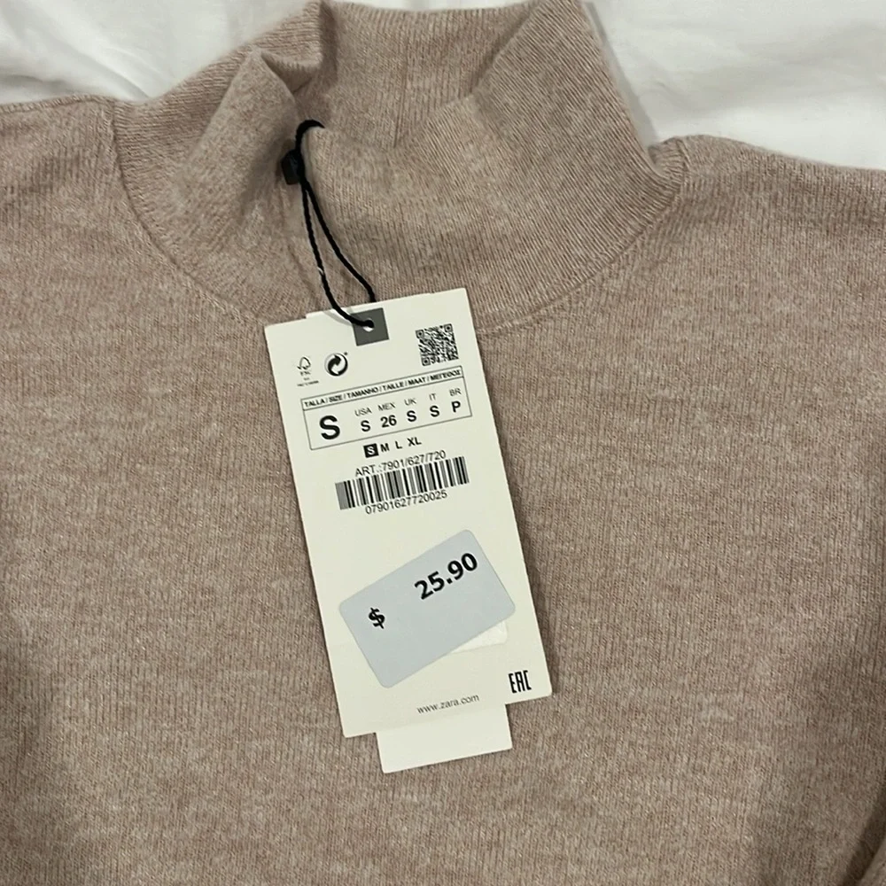 Size Small Zara turtleneck NWT! - Picture 2 of 2